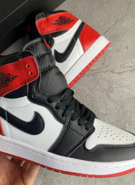 Кроссовки Nike Air Jordan 1 Mid Black Toe живое фото 4